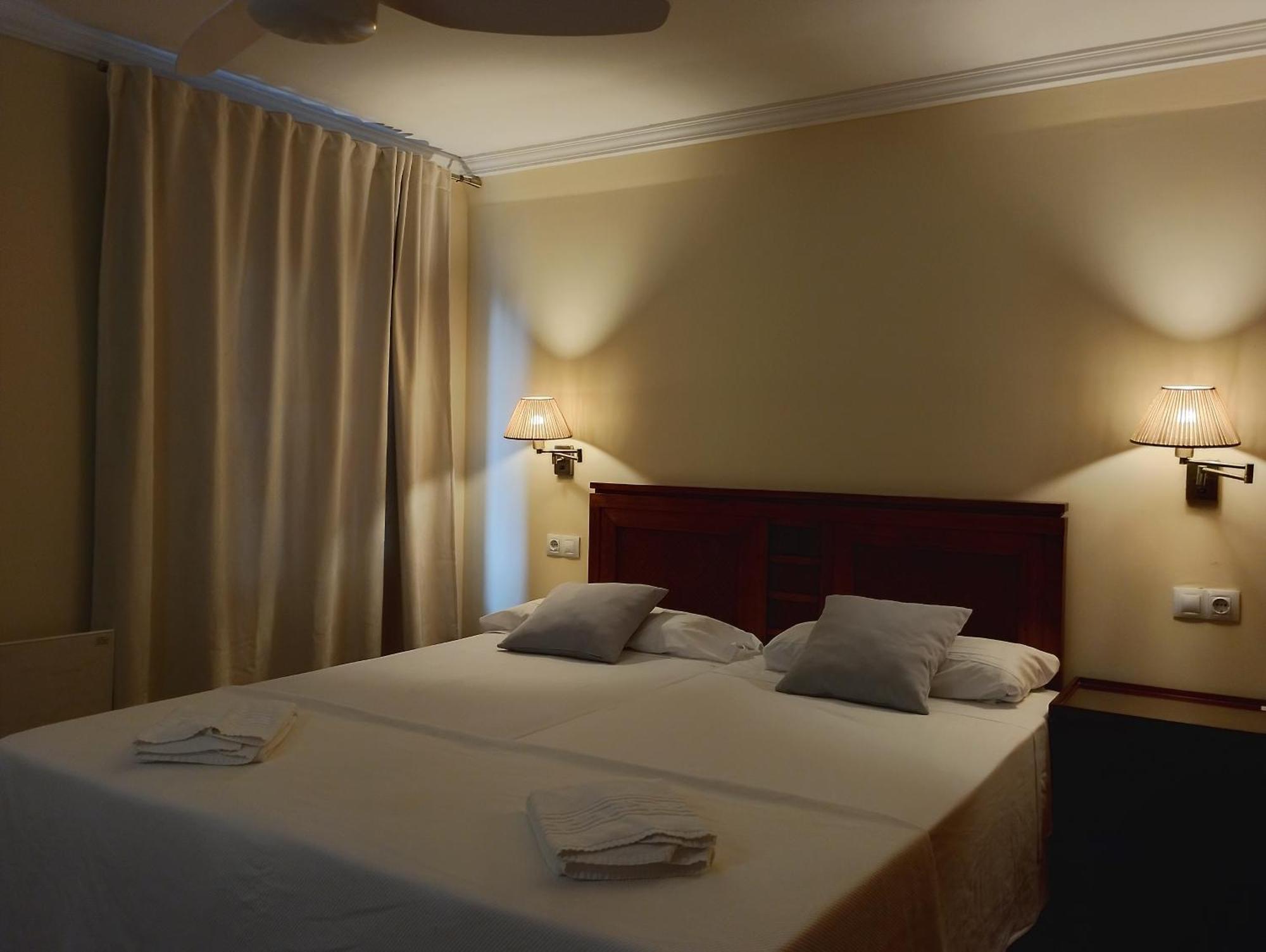 Cabalo Furado Tui Hotel Bagian luar foto