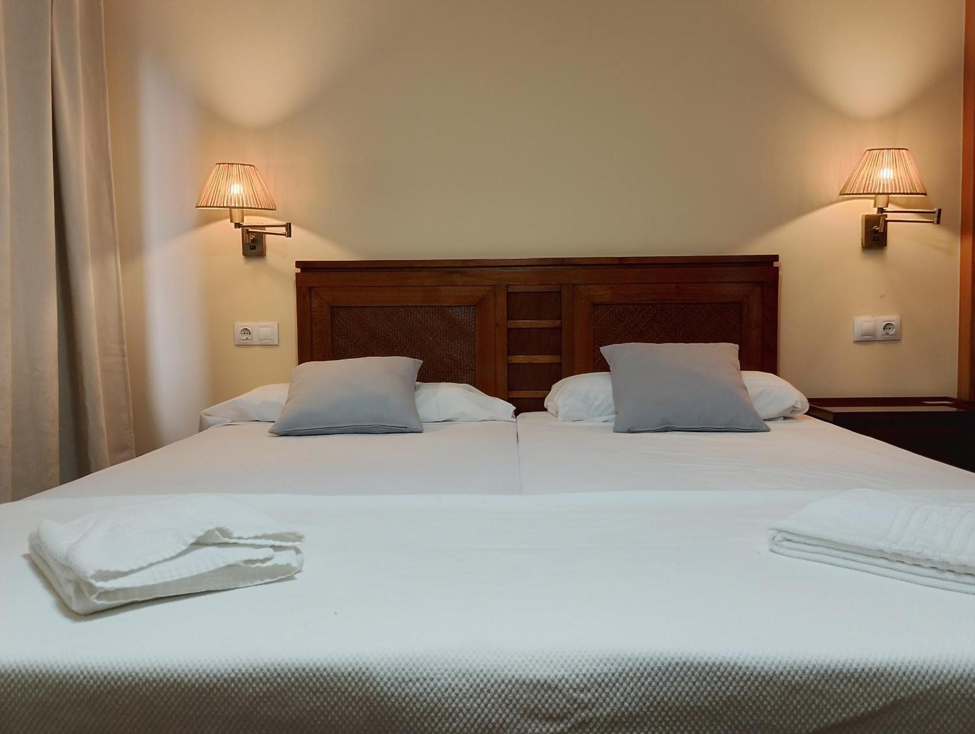 Cabalo Furado Tui Hotel Bagian luar foto